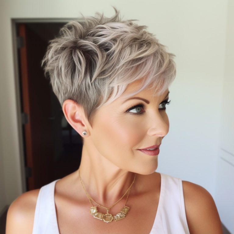 40 New Look Short Hairstyle For Women Over 40