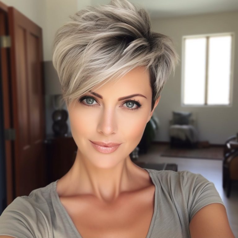 40 New Look Short Hairstyle for Women over 40