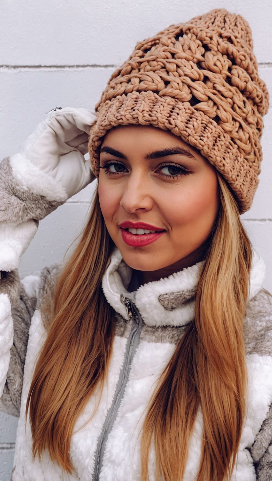 26 Stunning Beanie Hairstyle Ideas for 2025: From Cozy Waves to Chic Knits